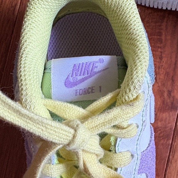 Easter Pastel Nike Toddler Shoes l - Picture 6 of 6